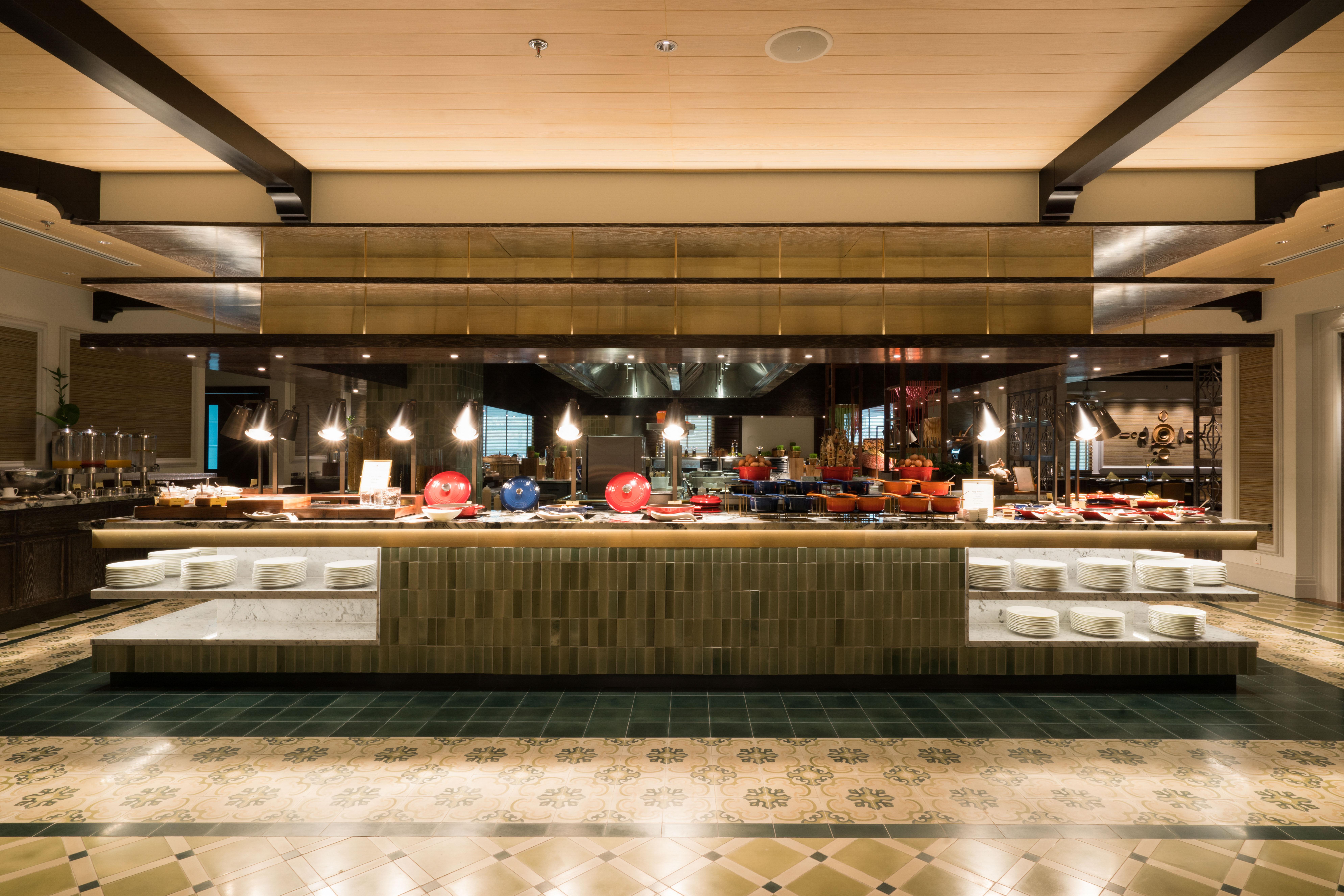 Mai House Saigon Hotel Cidade de Ho Chi Minh Exterior foto The buffet at the hotel
