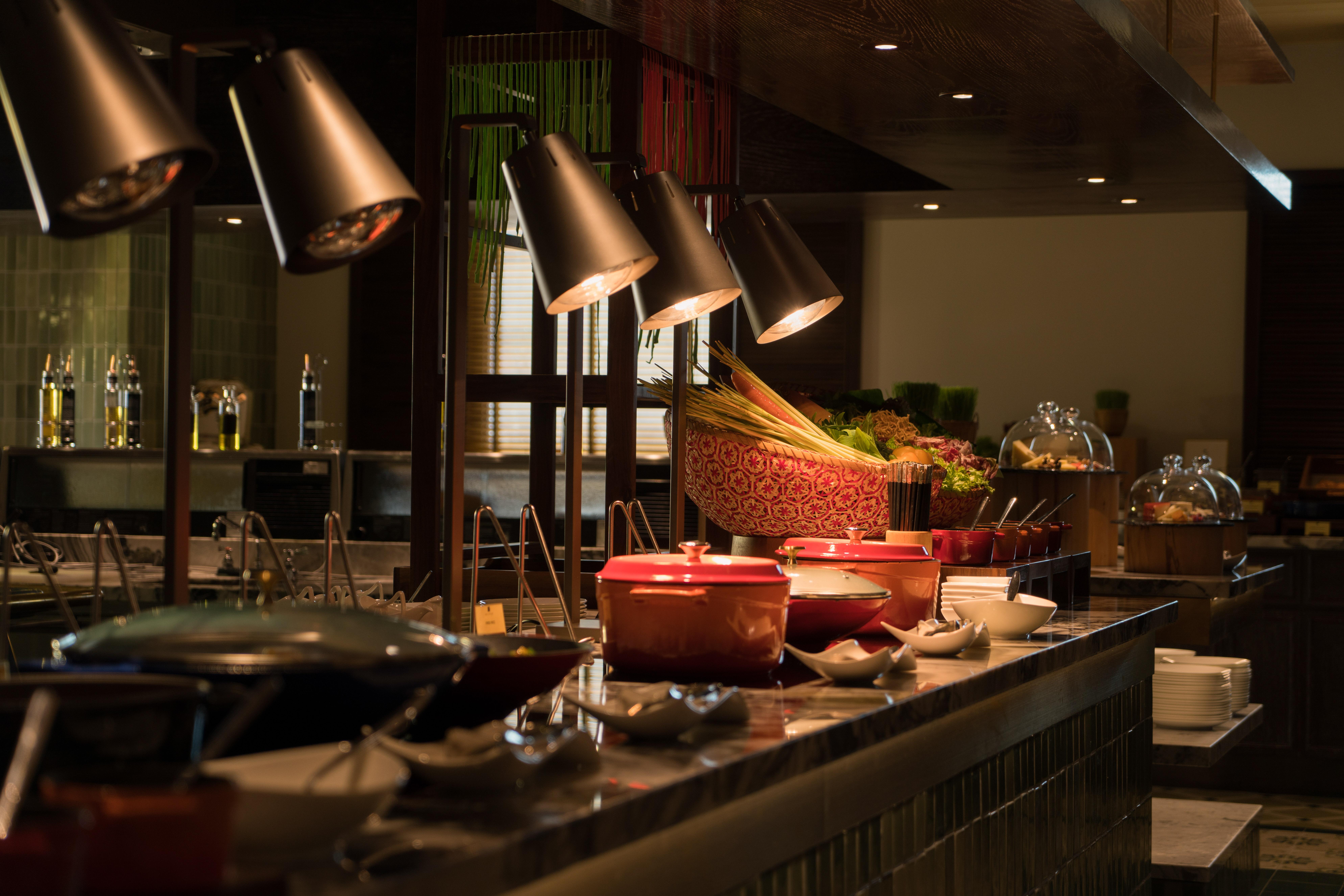 Mai House Saigon Hotel Cidade de Ho Chi Minh Exterior foto A buffet at a hotel