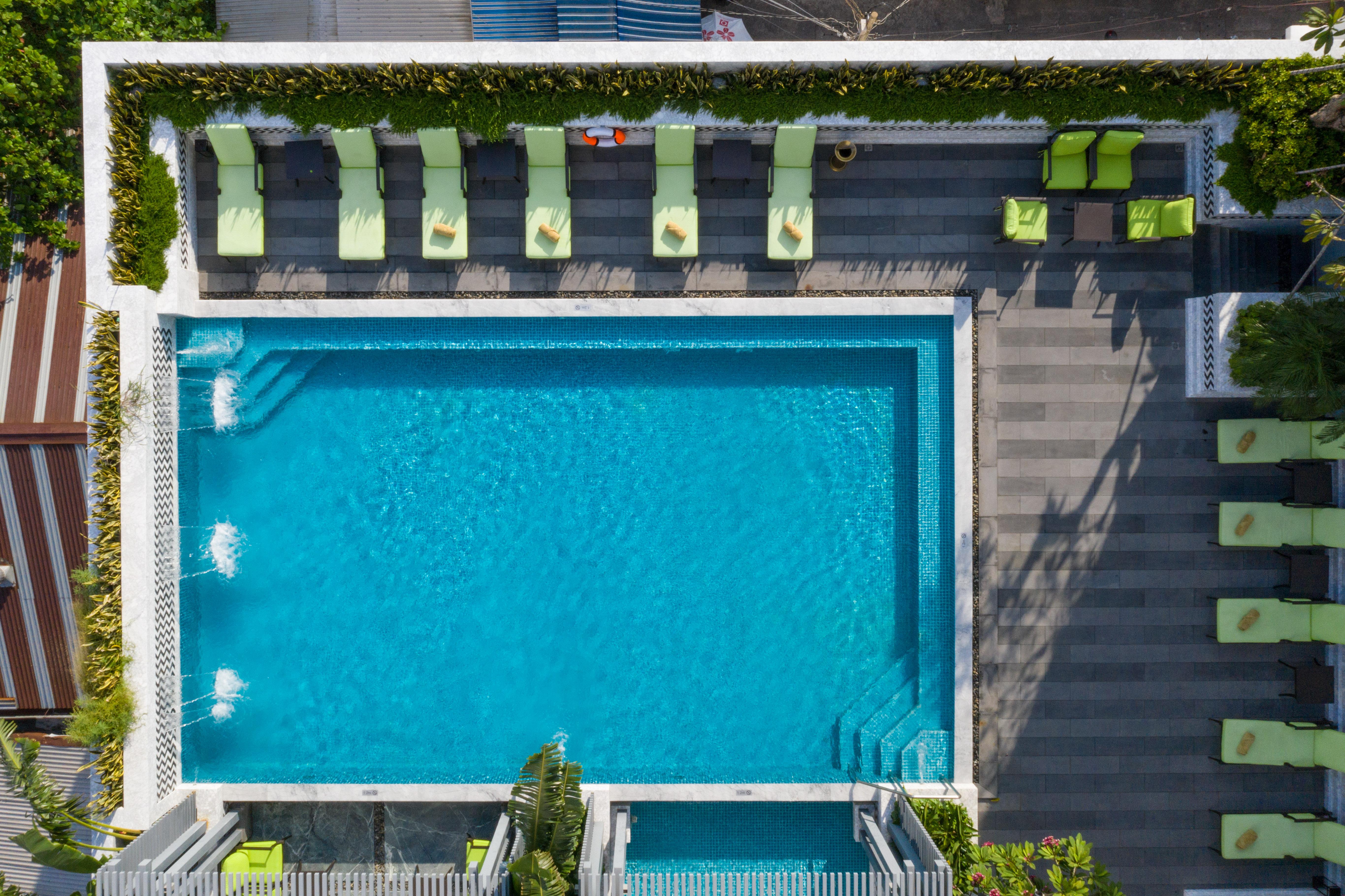 Mai House Saigon Hotel Cidade de Ho Chi Minh Exterior foto Aerial view of the rooftop pool at the hotel