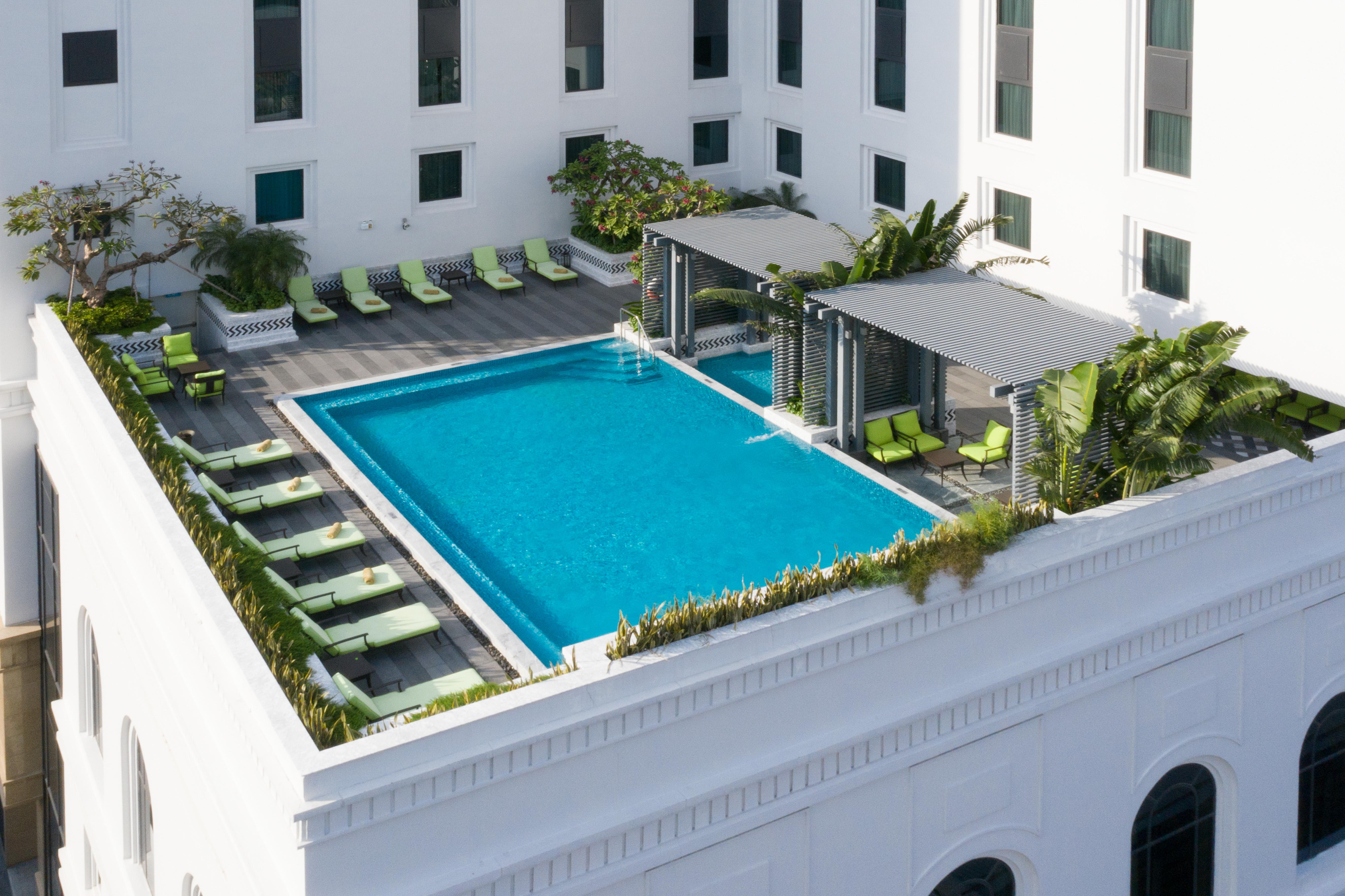 Mai House Saigon Hotel Cidade de Ho Chi Minh Exterior foto The hotel's rooftop pool