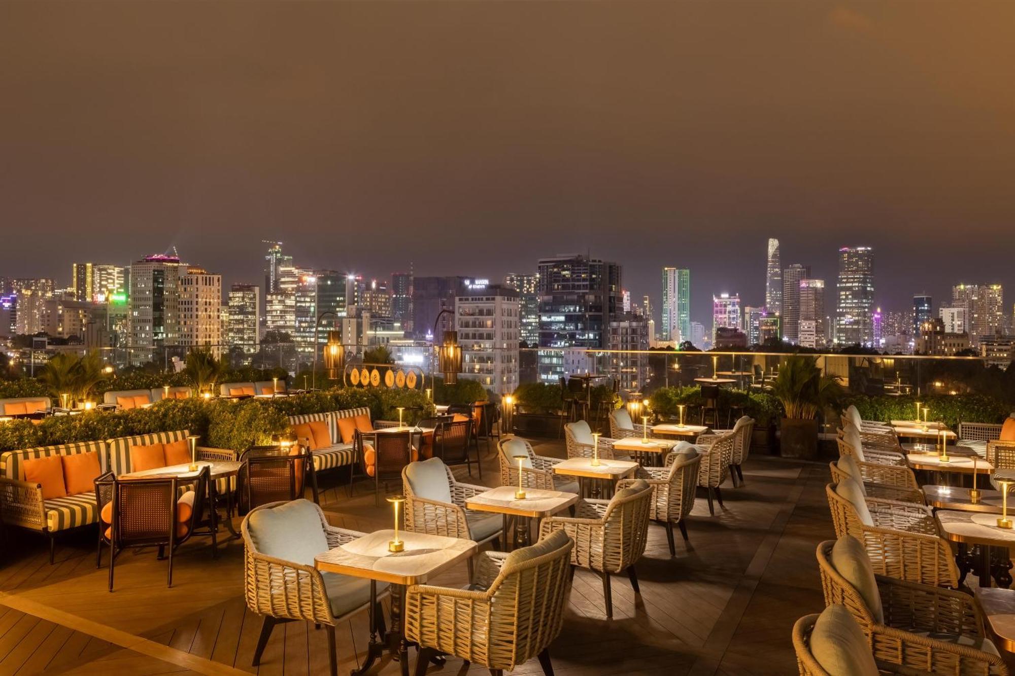Mai House Saigon Hotel Cidade de Ho Chi Minh Exterior foto The View Rooftop Bar