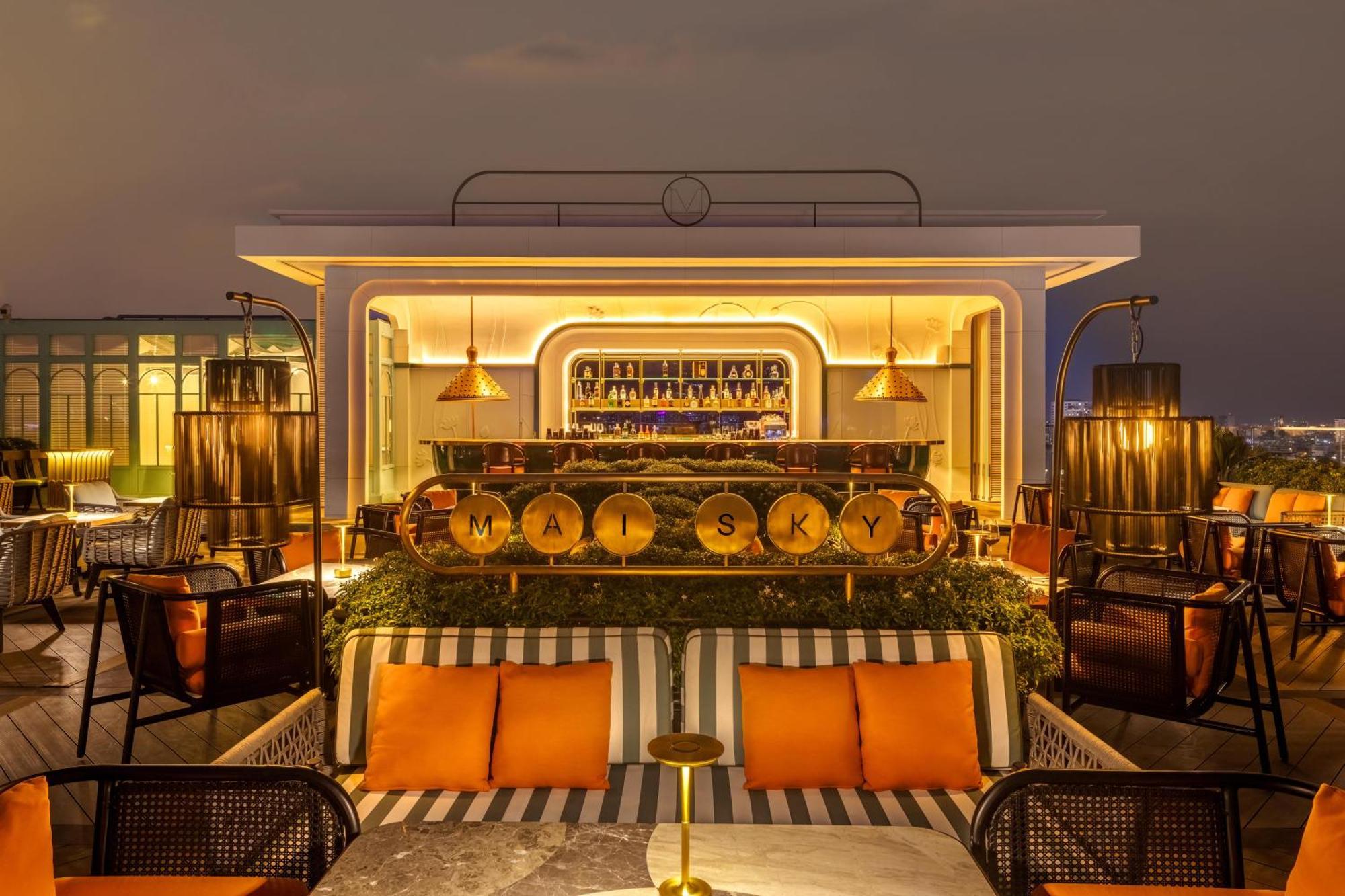 Mai House Saigon Hotel Cidade de Ho Chi Minh Exterior foto The bar at the top of the hotel
