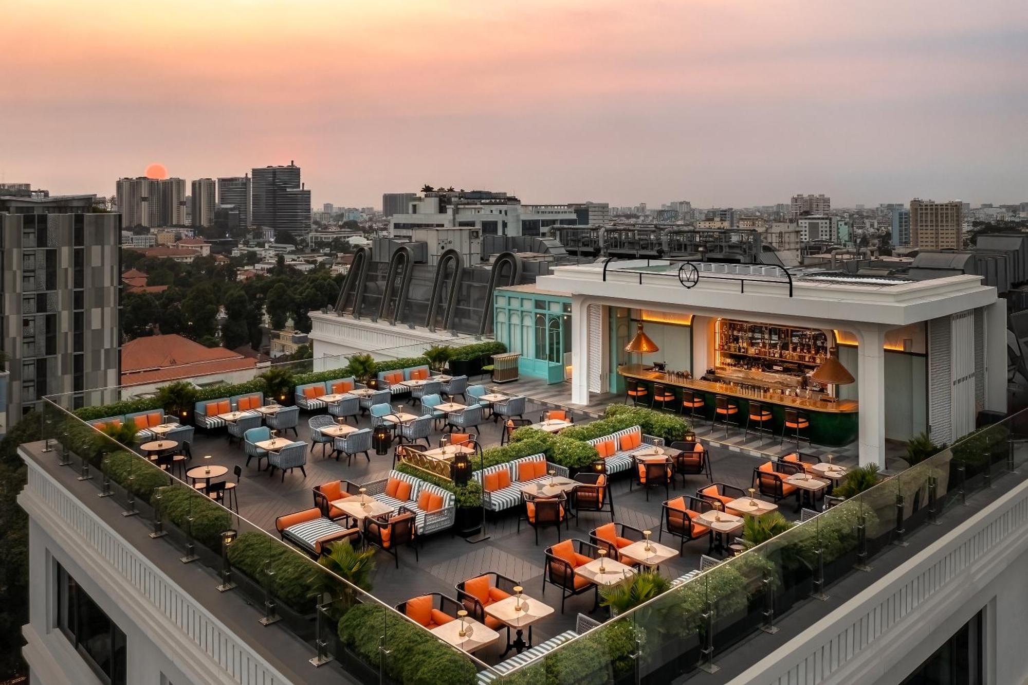 Mai House Saigon Hotel Cidade de Ho Chi Minh Exterior foto The rooftop bar at the hotel