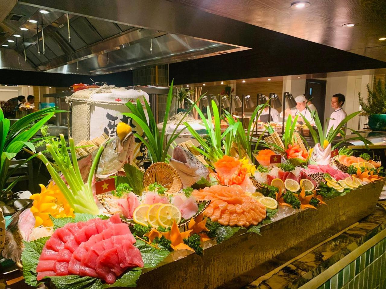 Mai House Saigon Hotel Cidade de Ho Chi Minh Exterior foto Seafood buffet at a hotel