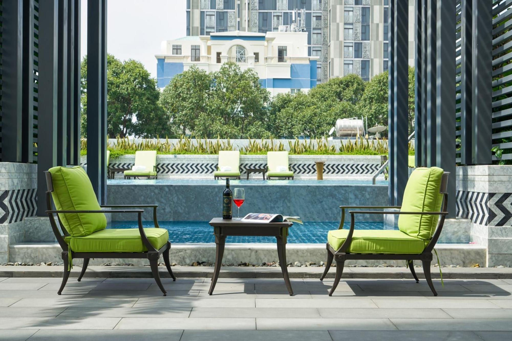 Mai House Saigon Hotel Cidade de Ho Chi Minh Exterior foto The pool at the hotel